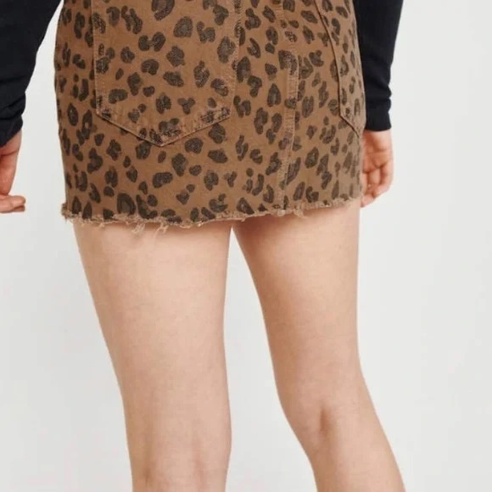 Abercrombie & Fitch Brown Leopard Print Denim Mini Skirt - Picture 2 of 10